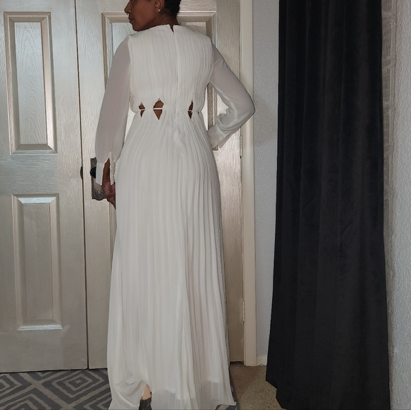 NEW White floor length pleated long sleeve cutout gown Size 8 - Picture 3 of 16
